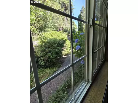 Exterior - 885 Randall St, Eugene, OR 97401 photo 9 of 13