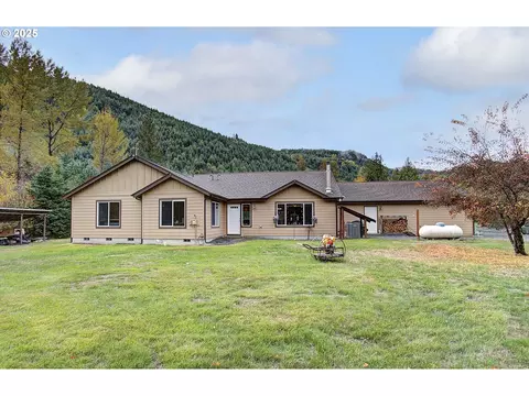 133 Lost Creek Dr, Glenoma, WA 98336