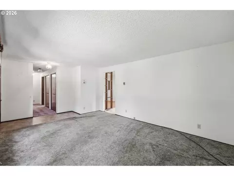 Living - 2995 Camrose St, Eugene, OR 97404 photo 4 of 13