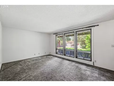 Living - 2995 Camrose St, Eugene, OR 97404 photo 8 of 13