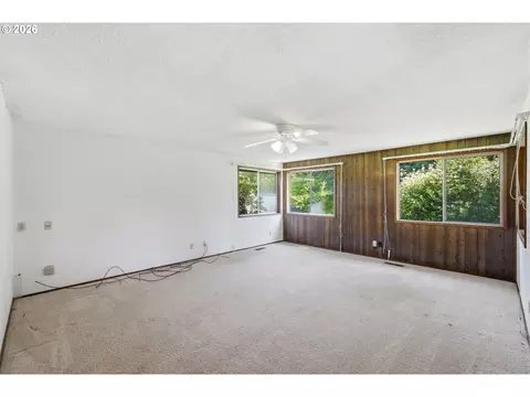 Living - 2995 Camrose St, Eugene, OR 97404 photo 11 of 13