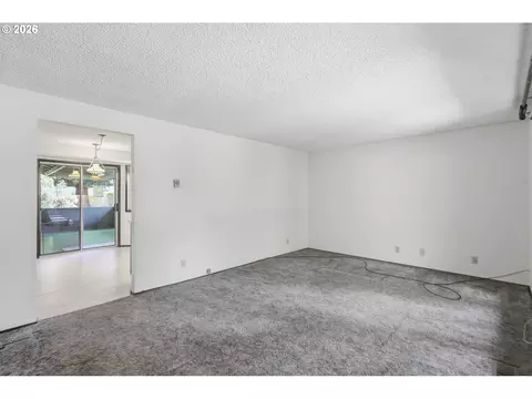 Living - 2995 Camrose St, Eugene, OR 97404 photo 2 of 13