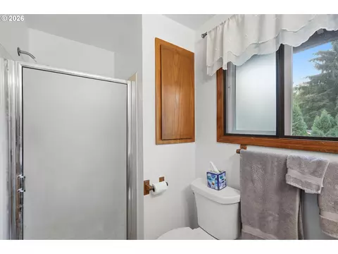 Bath - 36305 Yocum Loop, Sandy, OR 97055 photo 2 of 2