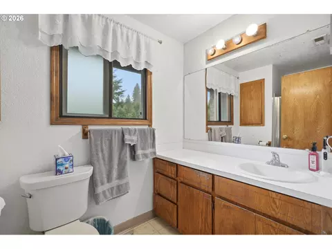 Bath - 36305 Yocum Loop, Sandy, OR 97055 photo 1 of 2