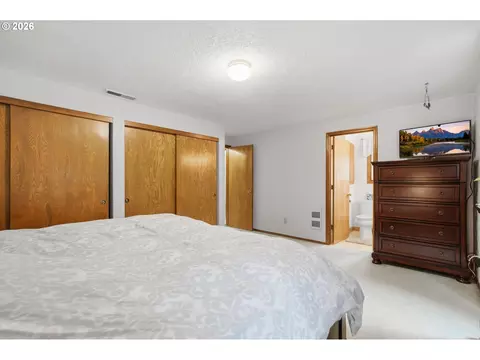 Bedroom - 36305 Yocum Loop, Sandy, OR 97055 photo 2 of 5