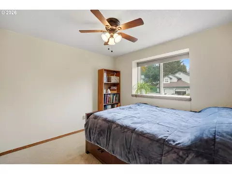 Bedroom - 36305 Yocum Loop, Sandy, OR 97055 photo 4 of 5
