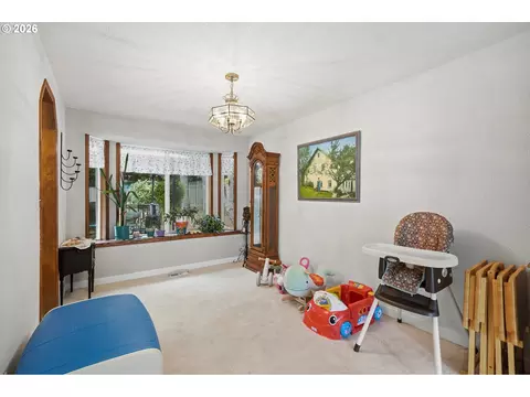 Dining - 36305 Yocum Loop, Sandy, OR 97055 photo 2 of 2