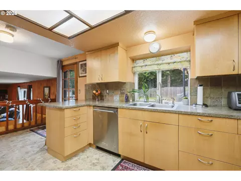 Kitchen - 36305 Yocum Loop, Sandy, OR 97055 photo 4 of 4