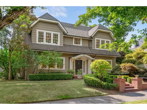 3568 NE Couch St, Portland, OR 97232