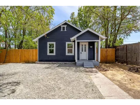 1916 Elm Ave, Medford, OR 97501