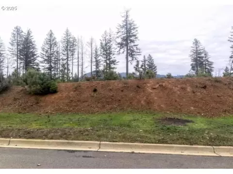 1304 Green Valley Dr, Cave Junction, OR 97523