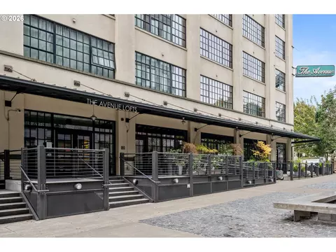 1400 NW Irving St #527, Portland, OR 97209