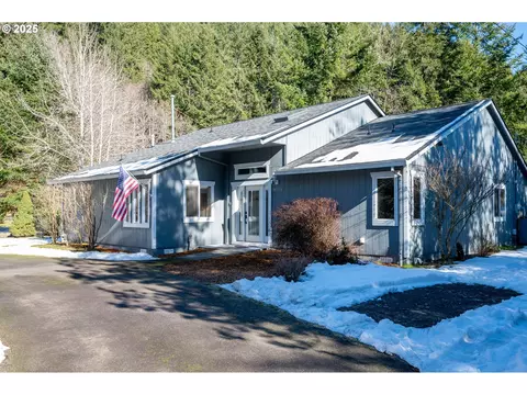 10255 Field Crest Dr, Birkenfeld, OR 97016