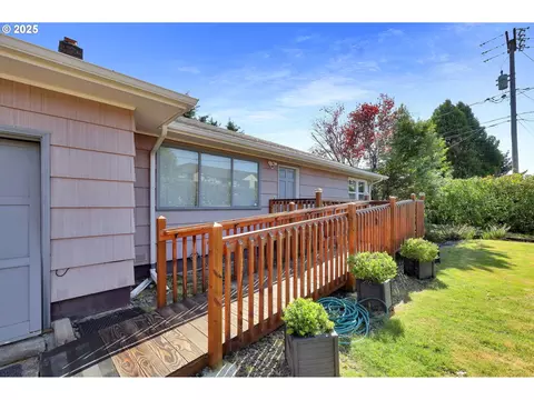 4150 Barger Dr, Eugene, OR 97402