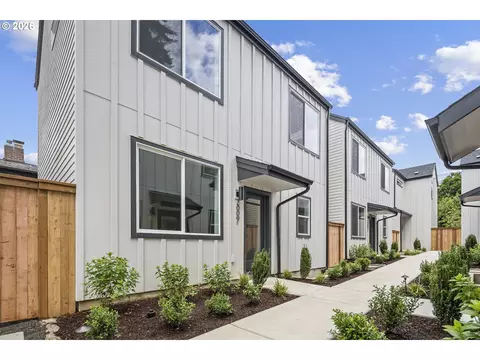 2009 SW Moss St, Portland, OR 97219