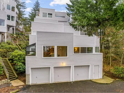 48 Eagle Crest Dr #3E, Lake Oswego, OR 97035