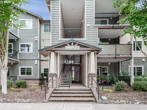 10654 NE Holly St #108, Hillsboro, OR 97006