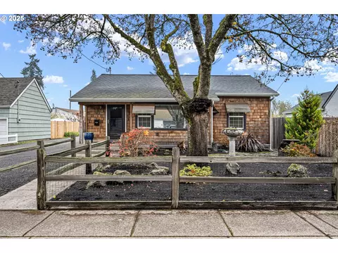 341 16th St, Springfield, OR 97477