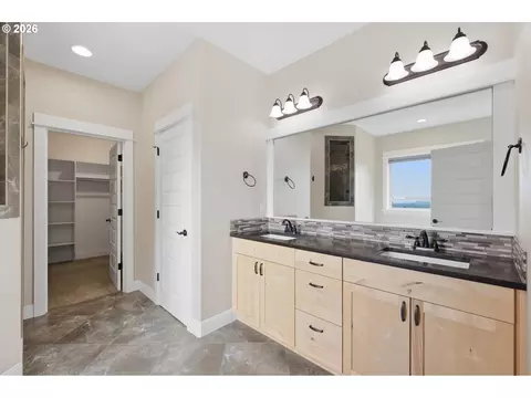 Bath - 12840 SE 257th Ave, Damascus, OR 97089 photo 1 of 6