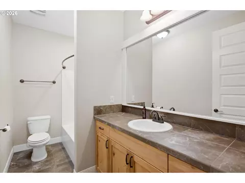 Bath - 12840 SE 257th Ave, Damascus, OR 97089 photo 5 of 6