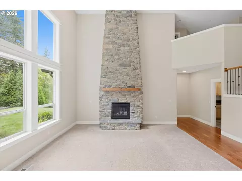 Living - 12840 SE 257th Ave, Damascus, OR 97089 photo 2 of 5