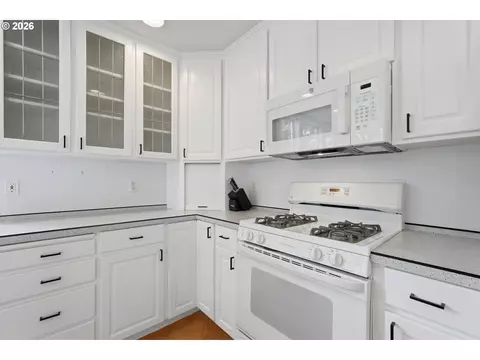 Kitchen - 9850 NE Meadow Loop, Newberg, OR 97132 photo 5 of 5
