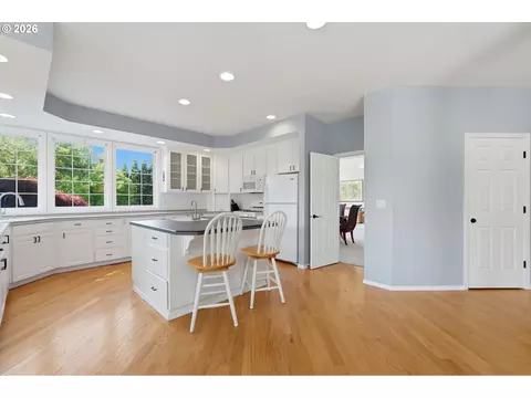 Kitchen - 9850 NE Meadow Loop, Newberg, OR 97132 photo 3 of 5