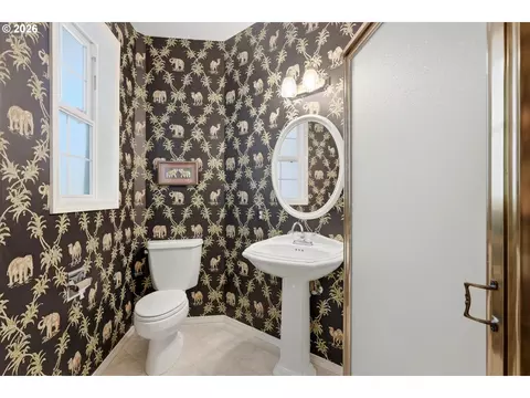 Bath - 9850 NE Meadow Loop, Newberg, OR 97132 photo 3 of 4