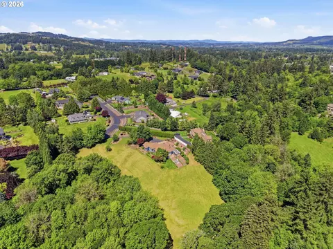View/Area - 9850 NE Meadow Loop, Newberg, OR 97132 photo 1 of 2
