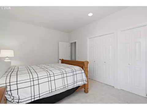 Bedroom - 9850 NE Meadow Loop, Newberg, OR 97132 photo 6 of 6