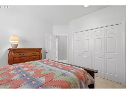 Bedroom - 9850 NE Meadow Loop, Newberg, OR 97132 photo 4 of 6