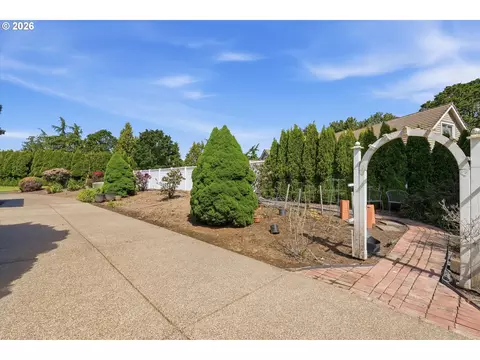 Exterior - 9850 NE Meadow Loop, Newberg, OR 97132 photo 5 of 5