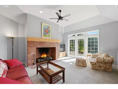 Living - 9850 NE Meadow Loop, Newberg, OR 97132 photo 2 of 4
