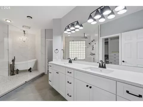 Bath - 9850 NE Meadow Loop, Newberg, OR 97132 photo 1 of 4