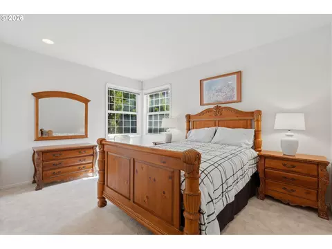 Bedroom - 9850 NE Meadow Loop, Newberg, OR 97132 photo 5 of 6