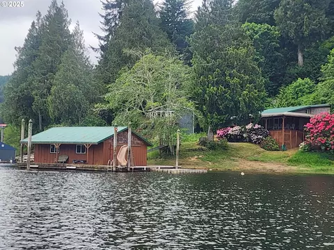747 N Tenmile, Lakeside, OR 97449