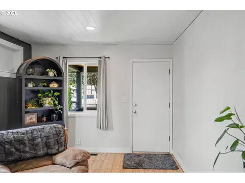 Entry Way - 216 E Main St, Sublimity, OR 97385 photo 2 of 5