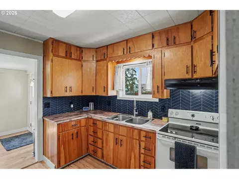 Kitchen - 216 E Main St, Sublimity, OR 97385 photo 3 of 4