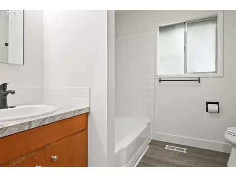 Bath - 18411 SE Ivon Ct, Gresham, OR 97030 photo 1 of 2