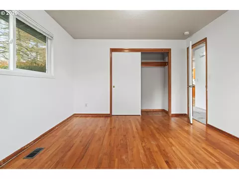 Bedroom - 18411 SE Ivon Ct, Gresham, OR 97030 photo 2 of 6