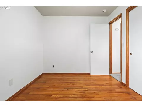 Bedroom - 18411 SE Ivon Ct, Gresham, OR 97030 photo 5 of 6