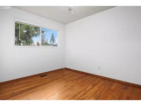 Bedroom - 18411 SE Ivon Ct, Gresham, OR 97030 photo 4 of 6