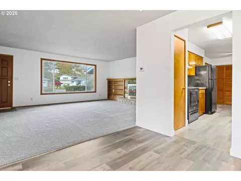 Living - 18411 SE Ivon Ct, Gresham, OR 97030 photo 7 of 8