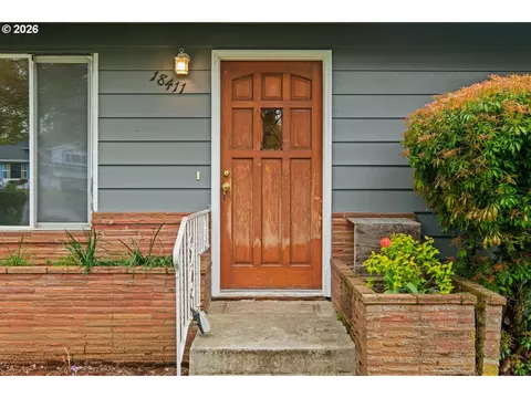 Entry Way - 18411 SE Ivon Ct, Gresham, OR 97030 photo 1 of 2