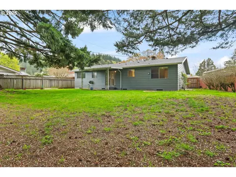 Exterior - 18411 SE Ivon Ct, Gresham, OR 97030 photo 6 of 7