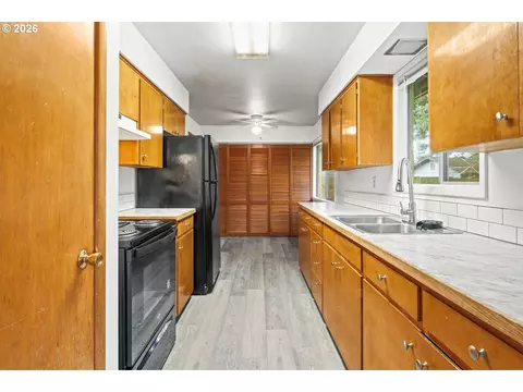 Kitchen - 18411 SE Ivon Ct, Gresham, OR 97030 photo 1 of 4