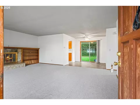 Living - 18411 SE Ivon Ct, Gresham, OR 97030 photo 8 of 8