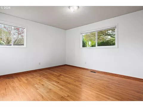 Bedroom - 18411 SE Ivon Ct, Gresham, OR 97030 photo 3 of 6