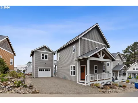 2065 NE Mulberry Loop, Lincoln City, OR 97367