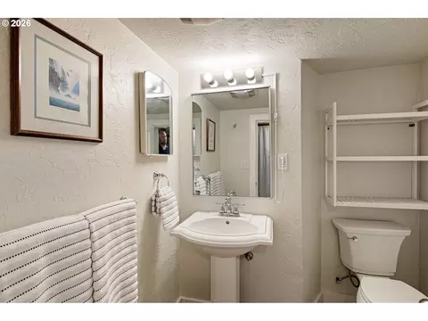 Bath - 910 E 22nd Ave, Eugene, OR 97405 photo 5 of 6